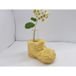 Vase for flowers made of concrete and glass Vase made of concrete and glass Vase shoes A vase in the form of a shoe