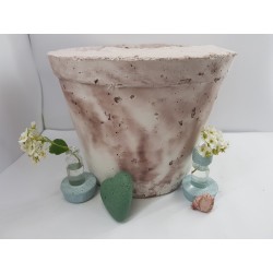 Vase for flowers made of concrete and glass Vase made of concrete and glass Vase shoes A vase in the form of a shoe